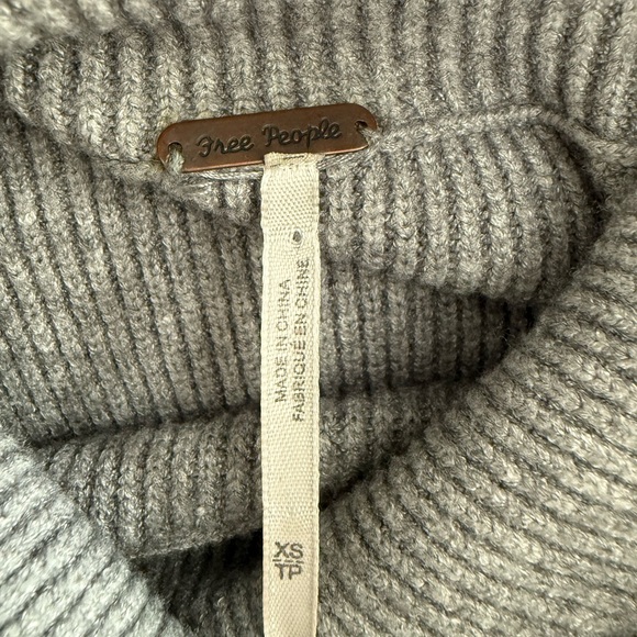 FREE PEOPLE Softly Structured Tunic‎ Sweater in Grey size XS Turtleneck Cozy - Picture 5 of 7